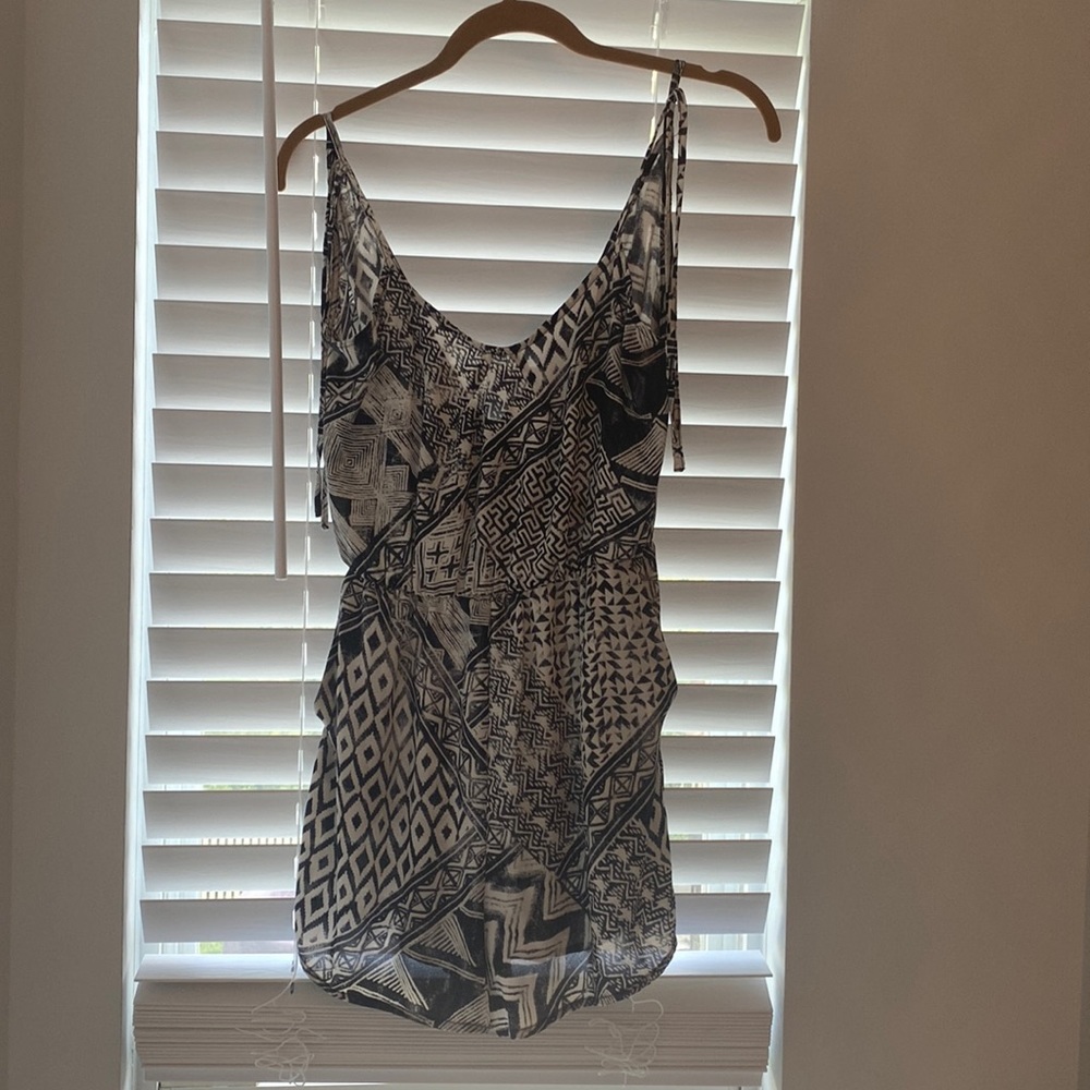 NWT BCBG MaxAzria black and cream geometric print romper. Size XS.